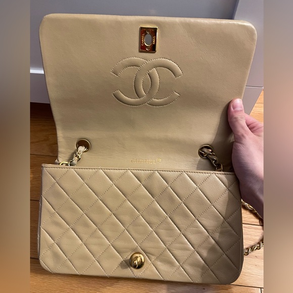 Chanel vintage beige single full flap 24k gold plated hardware with turn lock - Picture 7 of 13